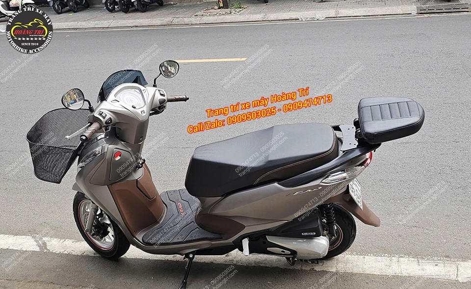 Tổng thể xe Lead với tựa lưng bật gấp V2, trông cực gọn gàng, phù hợp sử dụng hằng ngày, đi xa