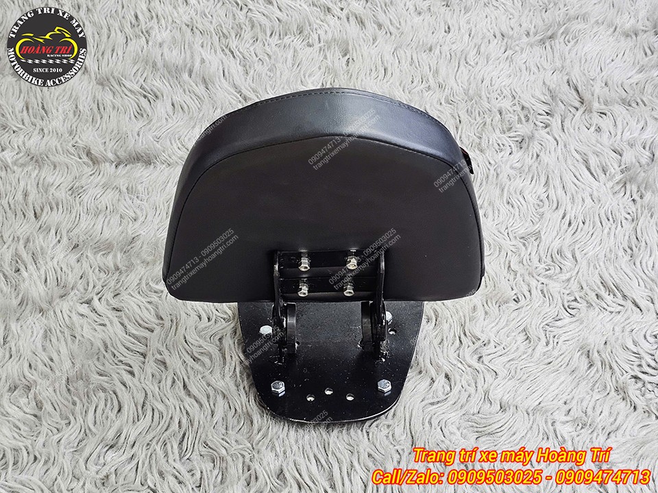 Mặt sau đế tựa lưng bật gấp V2, pát sắt sơn đen dày dặn, lỗ bắt ốc chính xác