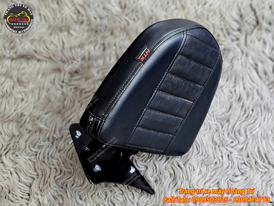 Cận cảnh logo HT trên tựa lưng bật gấp V2, tăng nhận diện và tính thẩm mỹ sản phẩm