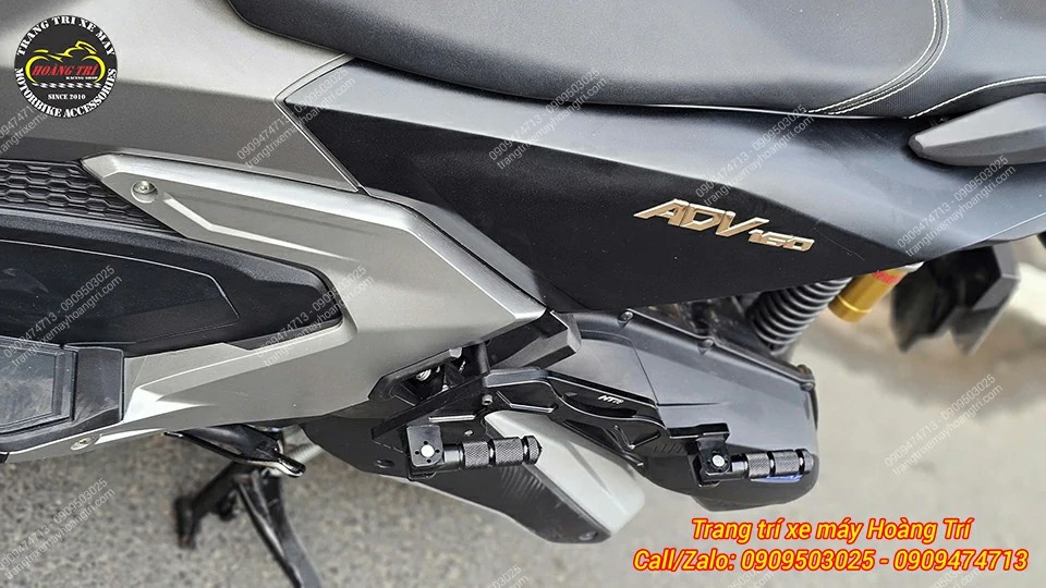 Gác chân phụ HTR cho ADV 160 gập mở linh hoạt, hỗ trợ để chân thoải mái khi chạy đường dài