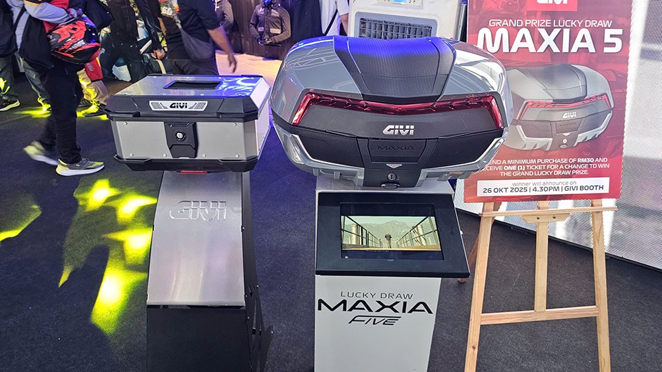 Khu trưng bày thùng Givi Maxia Five với phong cách thiết kế hiện đại tại sự kiện MotoGP
