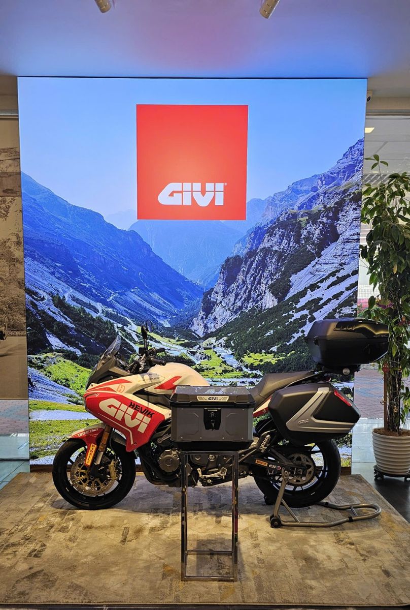 Xe trưng bày kết hợp thùng Givi với thiết kế độc đáo, khác biệt so với thị trường Việt Nam