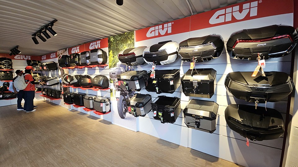 Gian hàng Givi gây ấn tượng tại MotoGP với cách bố trí trưng bày hiện đại và chuyên nghiệp