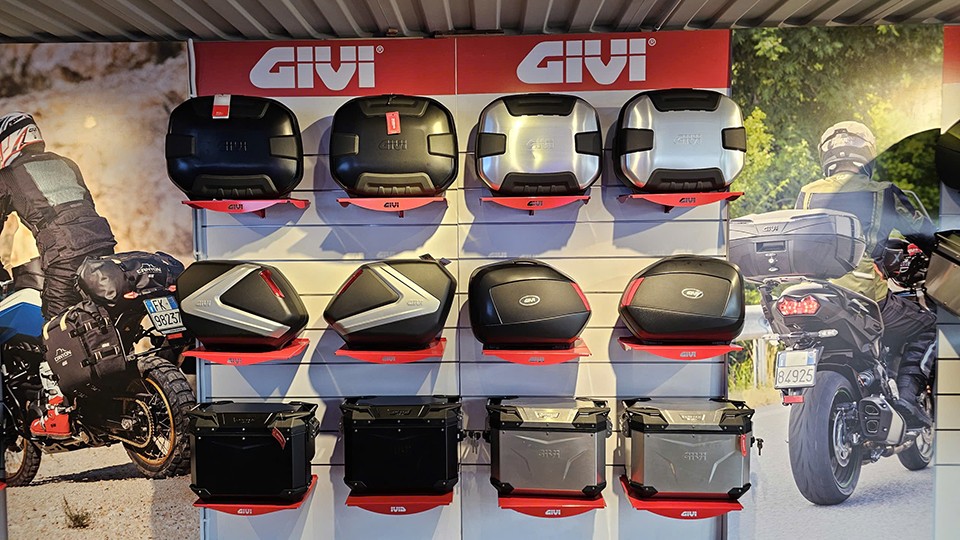 Các dòng thùng Givi cao cấp được phân chia rõ ràng theo từng nhu cầu sử dụng