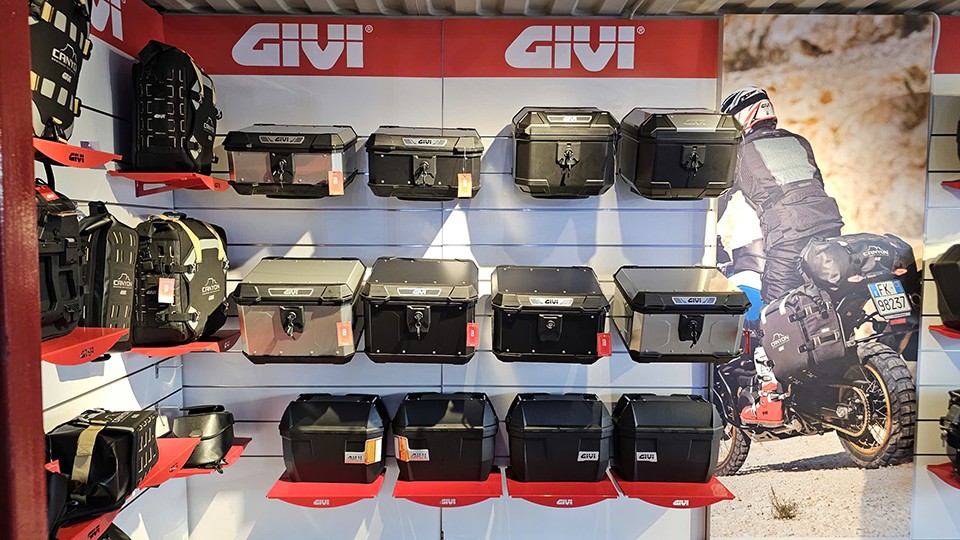 Khu trưng bày thùng nhôm Givi dành riêng cho xe địa hình và xe đi đường dài