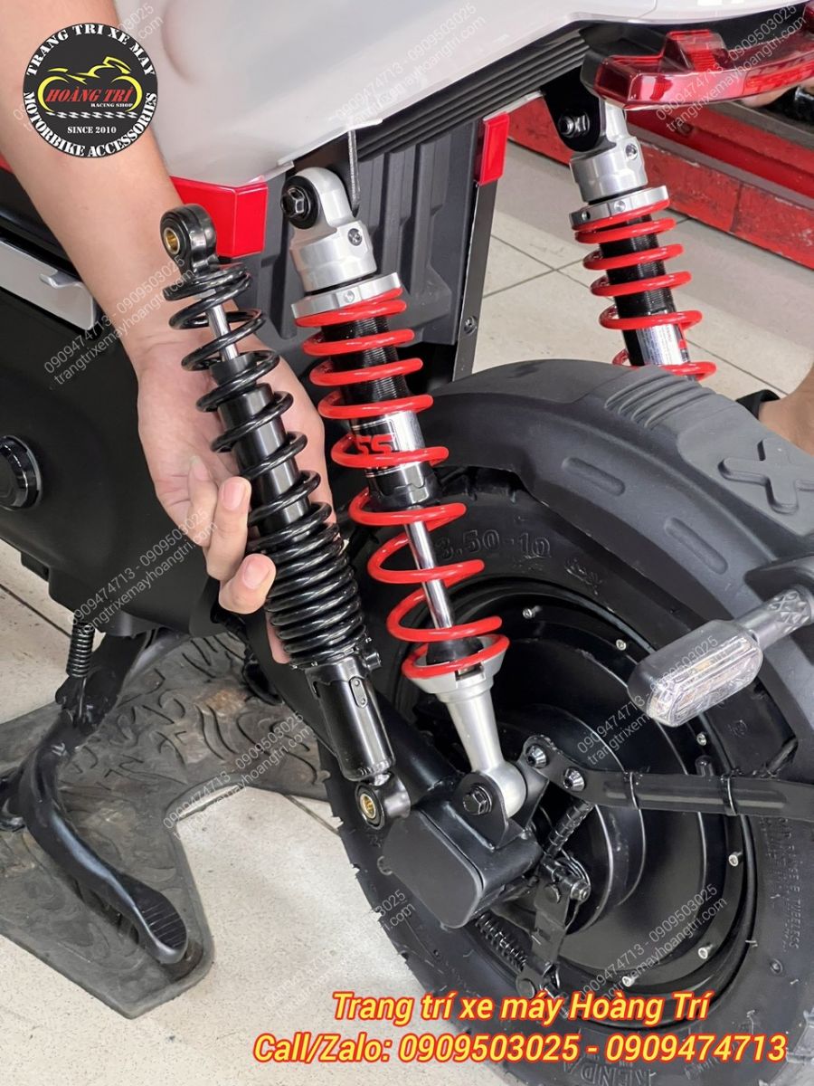 So sánh phuộc zin màu đen và phuộc YSS G-Series nâng cấp đỏ - bạc, thấy rõ sự khác biệt