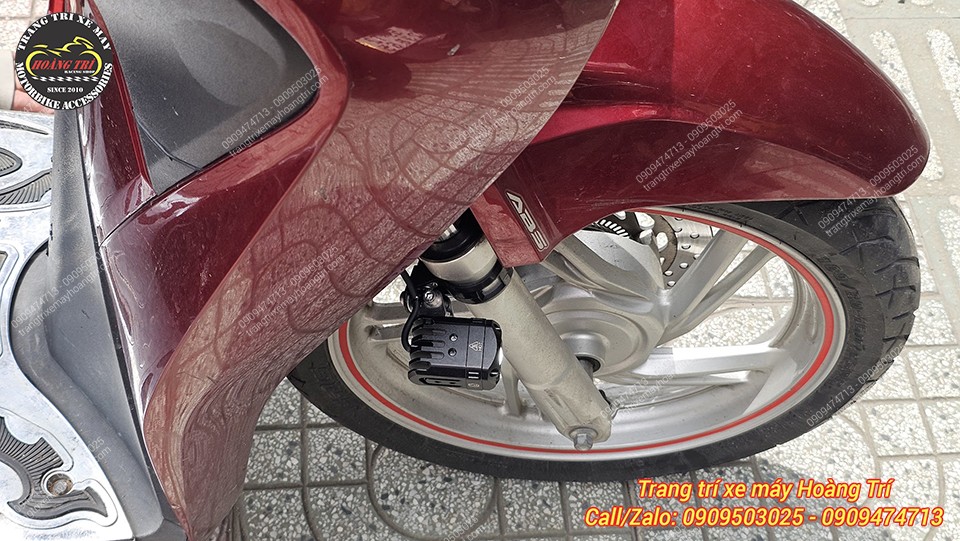 Đèn trợ sáng Kewig K11 gắn phuộc trước SH 2017 với vị trí gọn gàng, thẩm mỹ