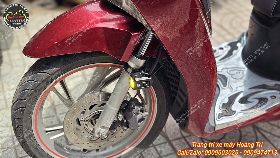 Đèn trợ sáng Kewig K11 lắp chắc chắn, đi dây gọn, không ảnh hưởng dàn áo