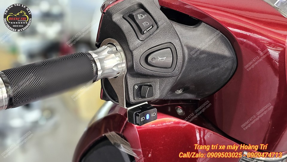 Vị trí công tắc đèn K11 bố trí hợp lý, không vướng tay, giữ thẩm mỹ