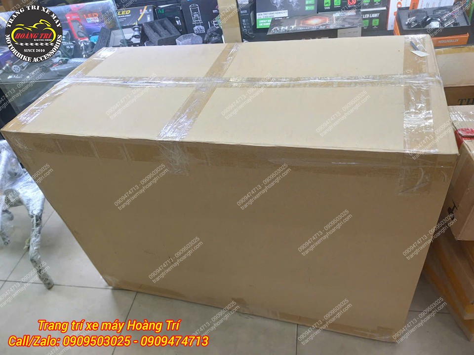 Thùng hàng đóng gói kỹ lưỡng, chuẩn bị giao full dàn áo SH Ý cho khách ở xa