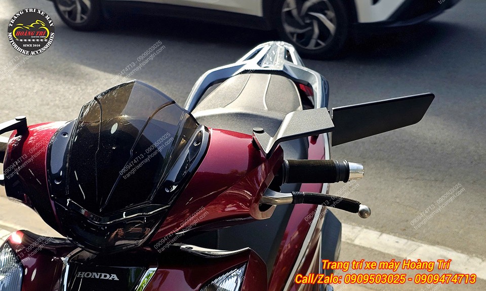 Cận cảnh gương chiếu hậu kiểu cánh gió H2R gắn trên xe SH 2020 màu đỏ