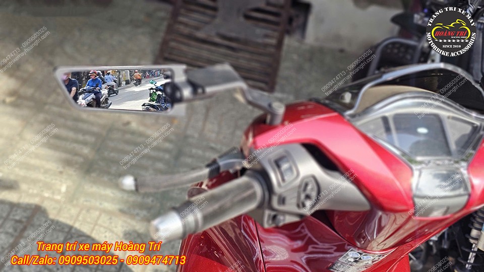 Chi tiết mặt gương chiếu hậu H2R kiểu cánh gió trên xe Sh 2020
