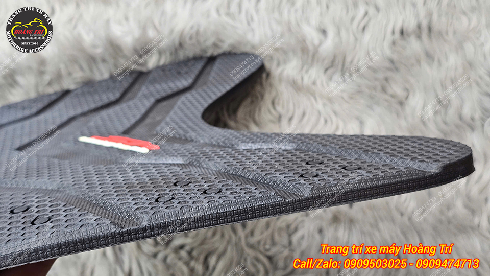 Góc nghiêng thảm để chân cao su SH Ý, chất liệu dày dặn, đàn hồi tốt, sử dụng bền bỉ