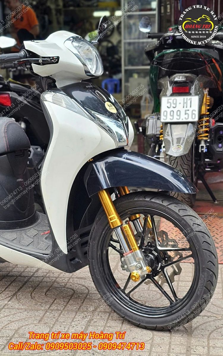 Góc nghiêng SH Mode trang bị phuộc Upside Down Kingham, tăng thẩm mỹ tổng thể và độ nhún êm ái cho xe