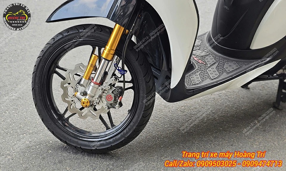 Toàn cảnh bánh trước SH Mode với phuộc Upside Down Kingham và đĩa thắng kiểu thể thao