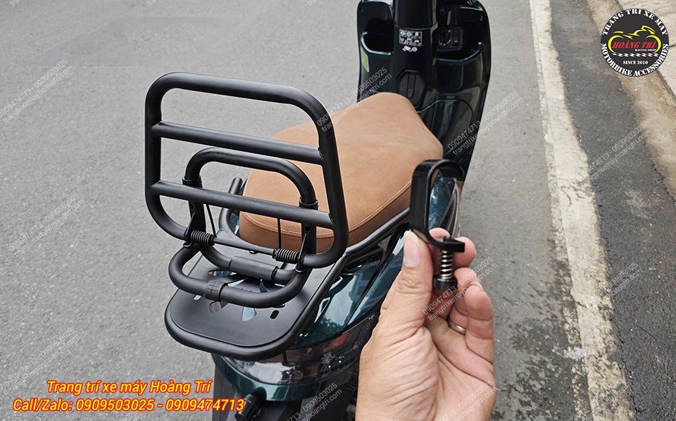 Trên tay pát kẹp baga sau giúp cố định baga bật ra chắc chắn hơn