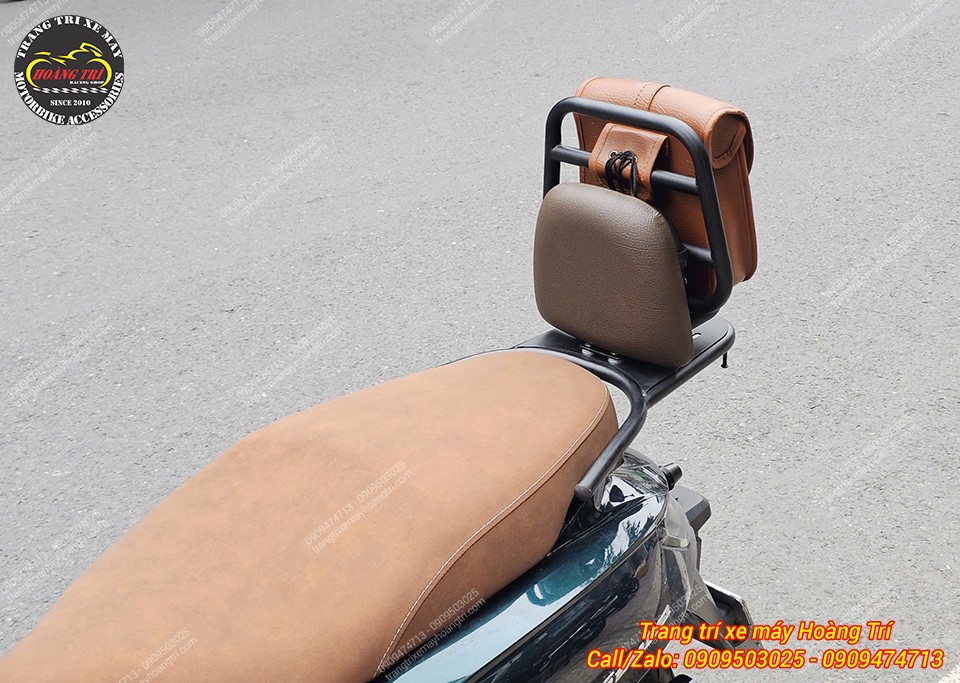 Baga sau Stylo 160 gắn túi da và tựa lưng tăng tiện ích khi đi xa