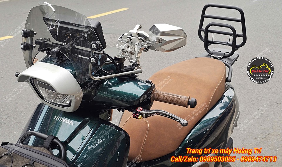 Stylo 160 ngoài baga sau bật gấp còn nâng cấp nhiều phụ kiện tại cùm tay lái