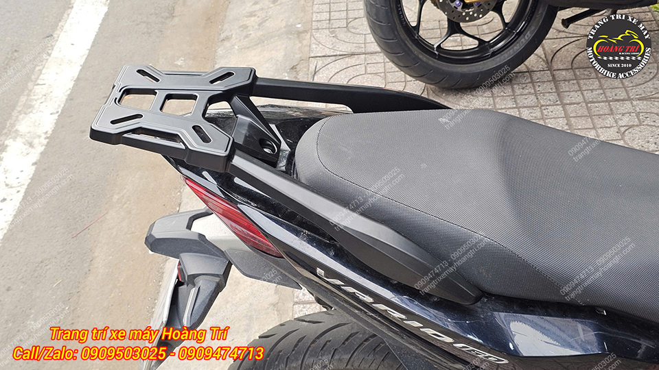 Chi tiết baga nhôm đúc FRX lắp trên Vario 160, sẵn sàng gắn thùng phía sau