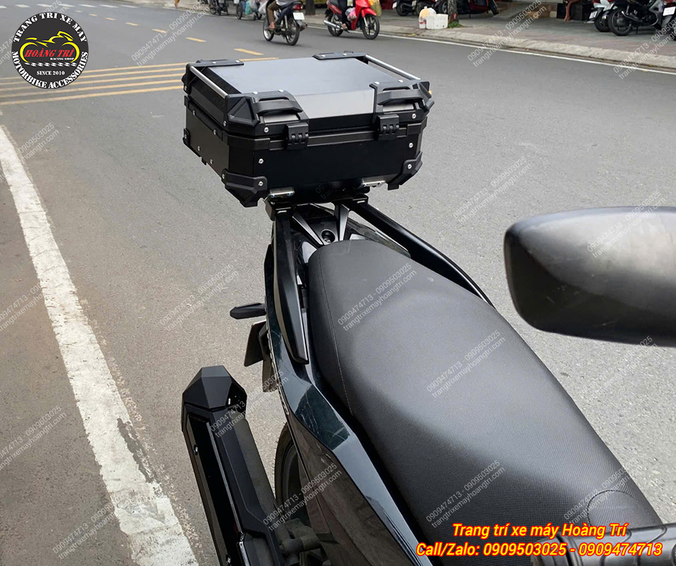 Thùng nhôm Motoface 28 lít lắp hoàn chỉnh, mang lại vẻ mạnh mẽ và tiện dụng