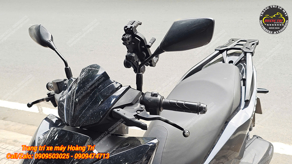 Nên kết hợp kính hậu, bao tay, tay thắng để hoàn thiện cùm tay lái hơn