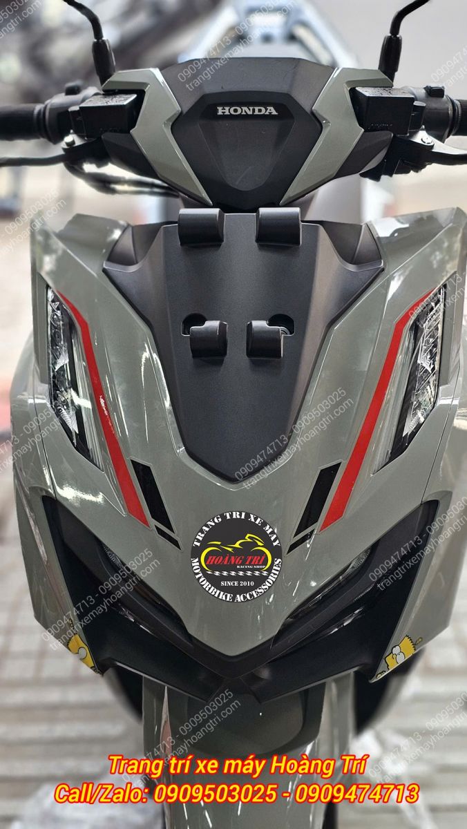 Khu vực đầu xe nơi gắn kính chắn gió thể hiện sự đồng bộ trong thiết kế cho Vario 160