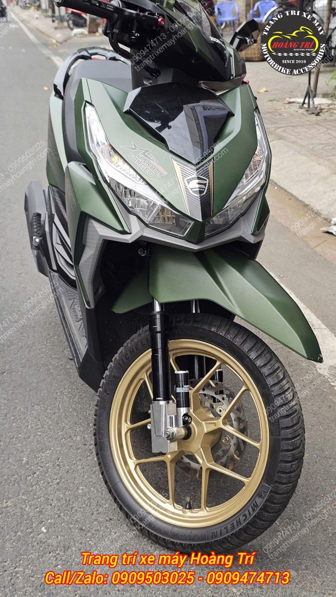 Chi tiết phuộc Kingham gắn hoàn thiện, mang lại độ cứng cáp và thẩm mỹ cao cho dàn chân trước