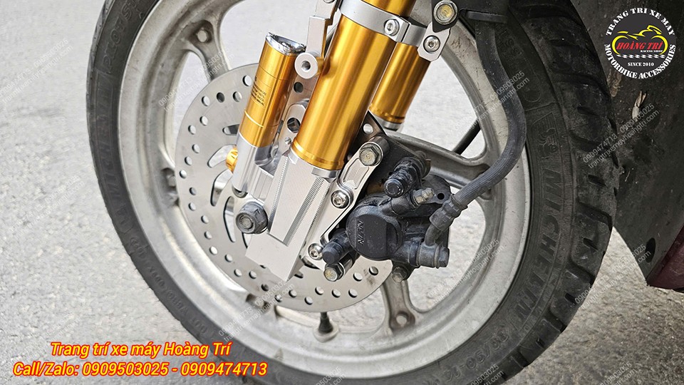 Cận cảnh phuộc trước Kingham màu vàng lắp cho Vision 2014, trông dàn chân trước cực chắc chắn