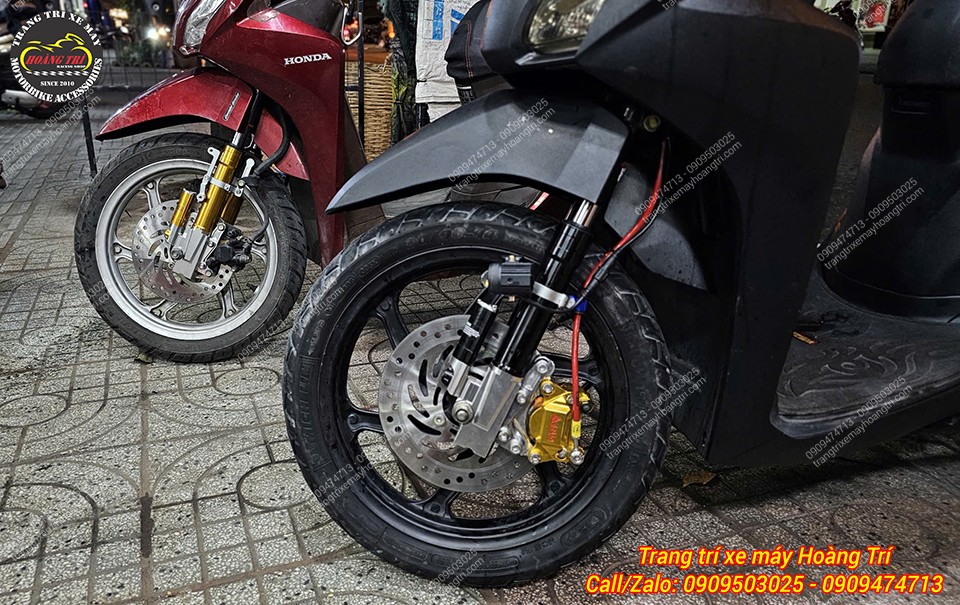 So kè 2 chiếc Vision cùng với mẫu phuộc Kingham nhưng khác các phụ kiện đi kèm