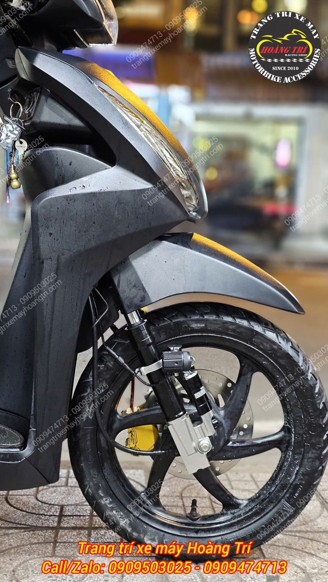 Cận cảnh dàn chân trước Vision 2014 với đèn trợ sáng J2 gắn phuộc trước