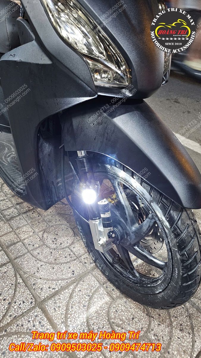 Ánh sáng đèn trợ sáng J2 chiếu mạnh, hỗ trợ tầm nhìn rõ hơn khi đi đêm