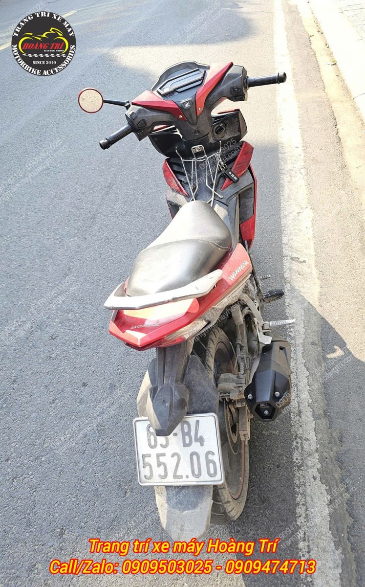 Toàn cảnh xe Winner 150 đỏ từ phía sau, nổi bật thiết kế thể thao và đồng hồ mới