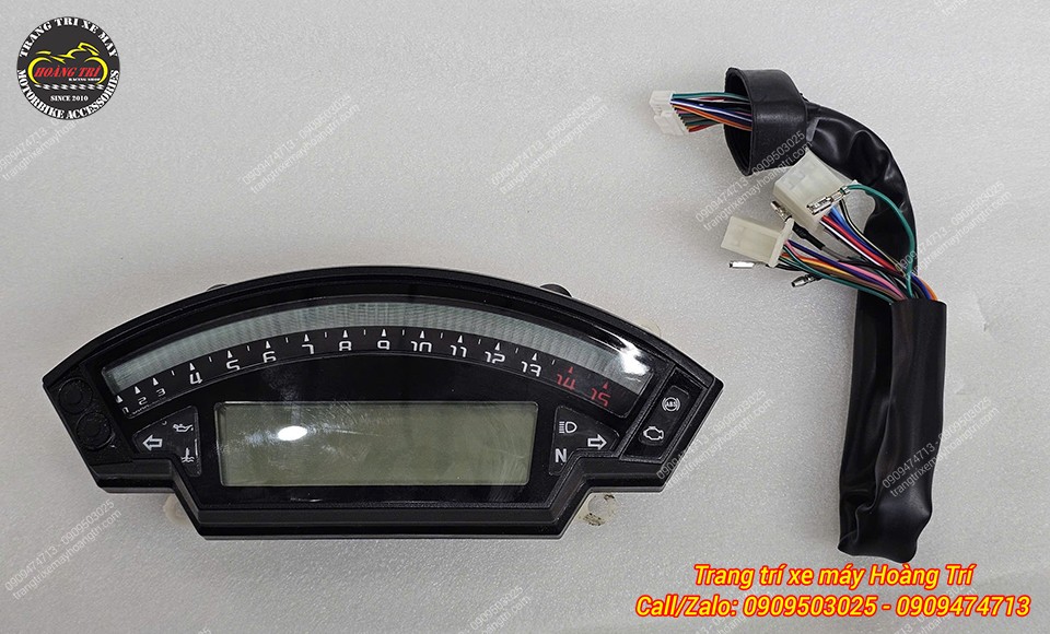 Đồng hồ điện tử độ xe Winner, với thiết kế kiểu ZX10R, có dải vòng tua và màn hình kỹ thuật số