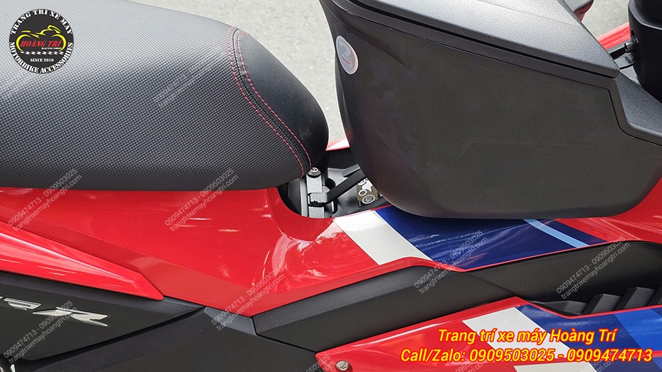 Góc nhìn bên hông Winner R với thùng giữa GIVI, bố trí gọn gàng, không vướng yên xe