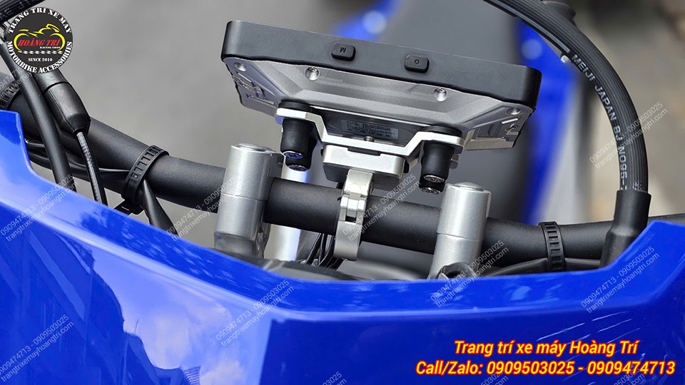 Pát nhôm lắp màn hình Absolute A3 ngay vị trí ghi đông WR155