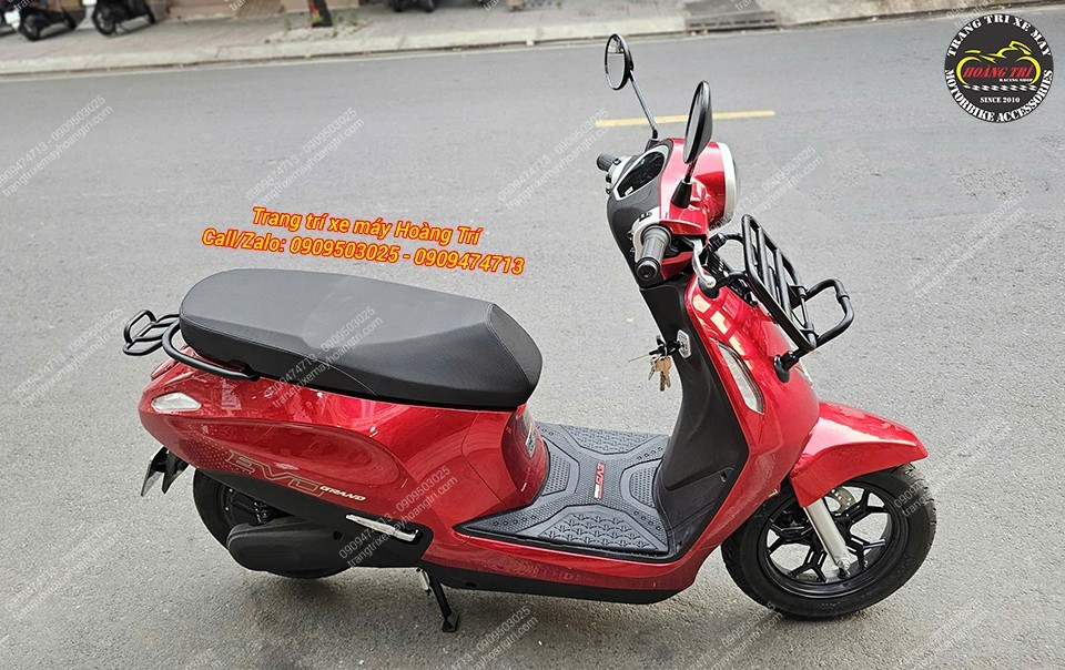 Evo Grand đỏ đủ baga trước, baga sau và thảm để chân, hài hòa tiện ích