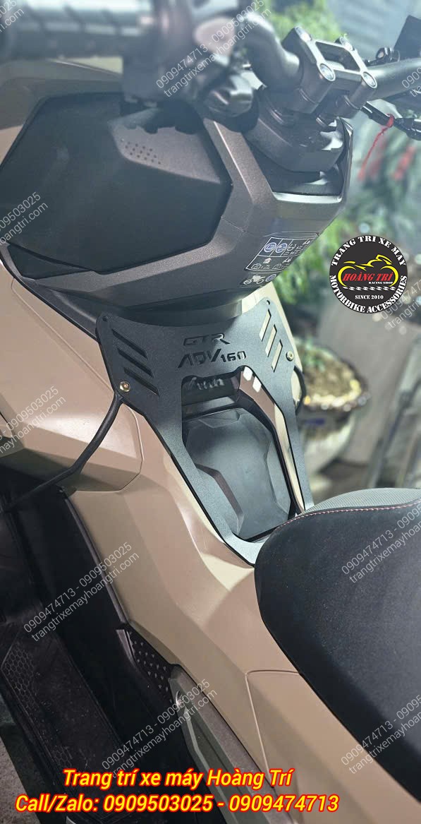 Thiết kế giống hoàn toàn với mẫu trước đây nhưng khác về 2 chân pát