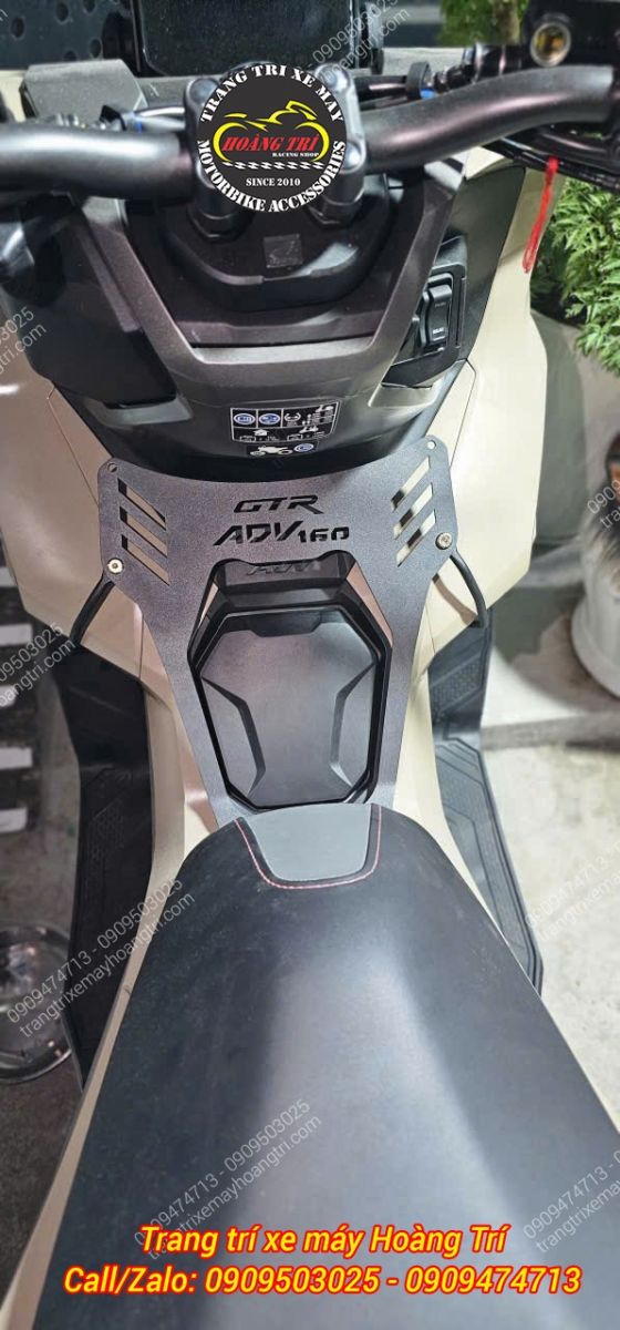 Không ảnh hưởng đến quá trình bật gấp nắp bình xăng của xe ADV 160