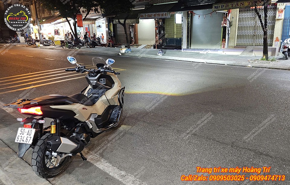 Ánh sáng đèn trợ sáng mini F1 GT hoạt động ban đêm, hỗ trợ quan sát tốt hơn khi di chuyển