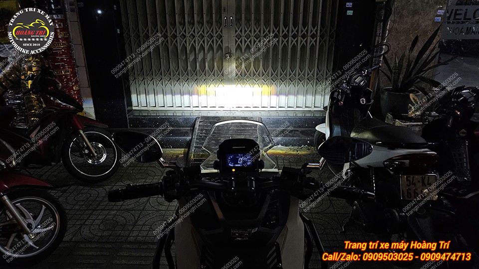 Góc chiếu xa của đèn trợ sáng mini F1 GT trên ADV 160, ánh sáng trải đều