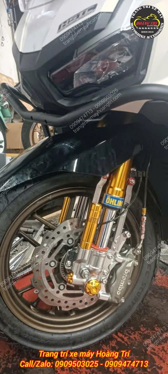 Cận cảnh phuộc trước upside down ADV 160 kết hợp heo dầu Brembo 4 pis, hoàn thiện sắc nét