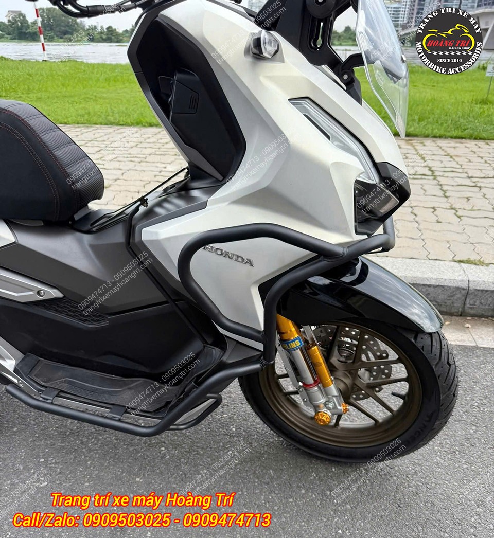 Phuộc trước upside down Kingham ADV 160 màu vàng nổi bật thu hút nổi bật cho xe