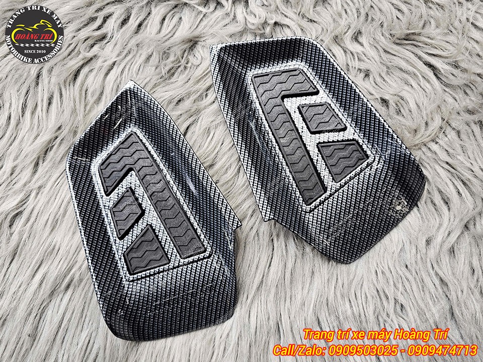 Ốp đồng hồ carbon lắp hoàn thiện trên Airblade 2026, vừa khít với dàn nhựa của xe