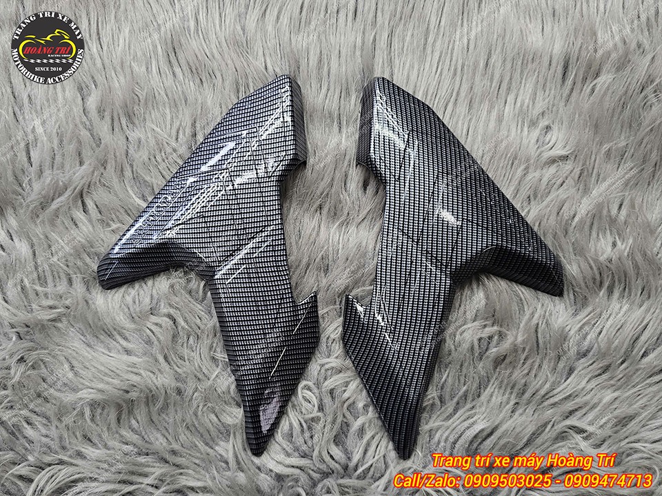 Ốp gác chân sau carbon Airblade 2026, với 2 phụ kiện lắp đặt 2 bên của xe Airblade 2026
