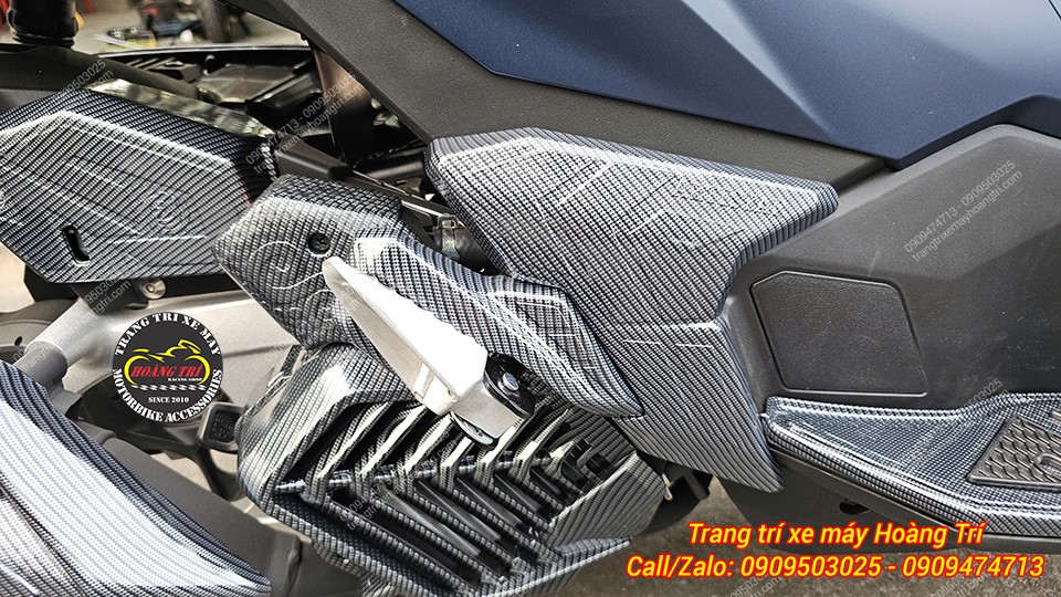 Ốp gác chân sau carbon lắp hoàn thiện trên Airblade 2026, tăng thẩm mỹ và trang trí xe