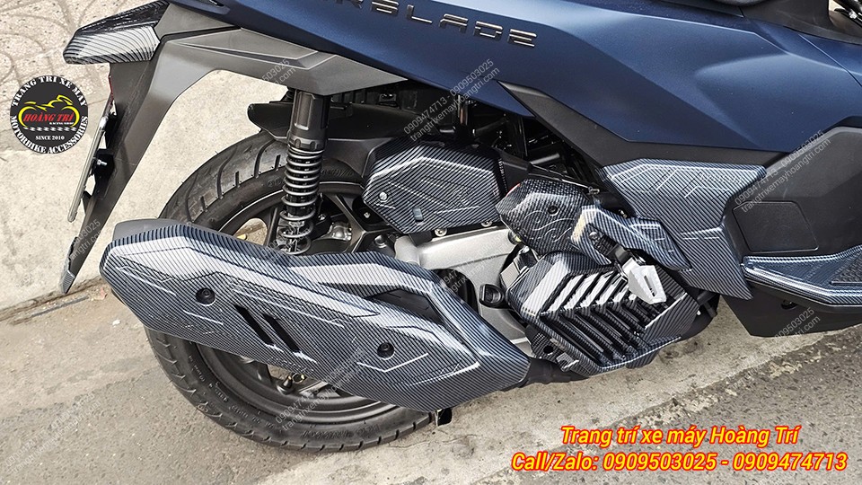 Ốp két nước carbon Airblade 2026, thiết kế khe thoáng tản nhiệt, vân carbon đẹp mắt