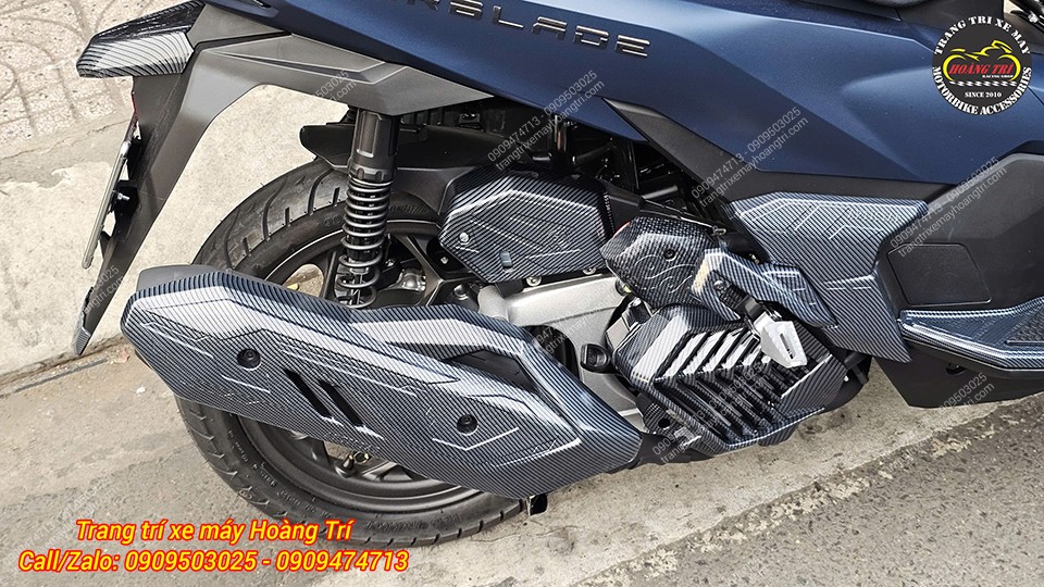 Tổng thể hông bên phải Airblade 2026 với ốp két nước carbon, đồng bộ cùng các phụ kiện ốp khác