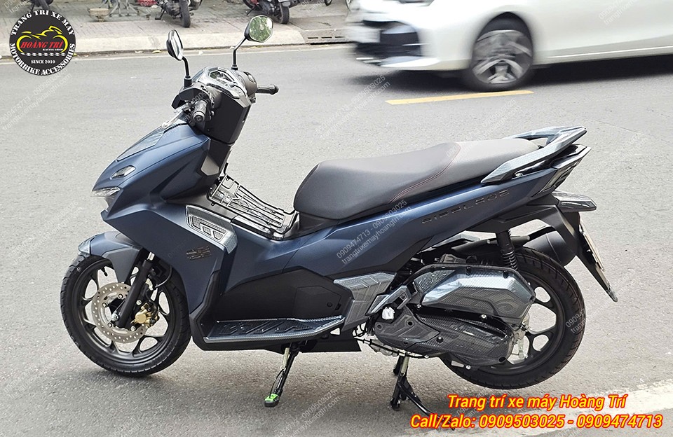 Tổng thể chiếc Airblade 2026 với 18 món phụ kiện sơn carbon và baga giữa 10 ly