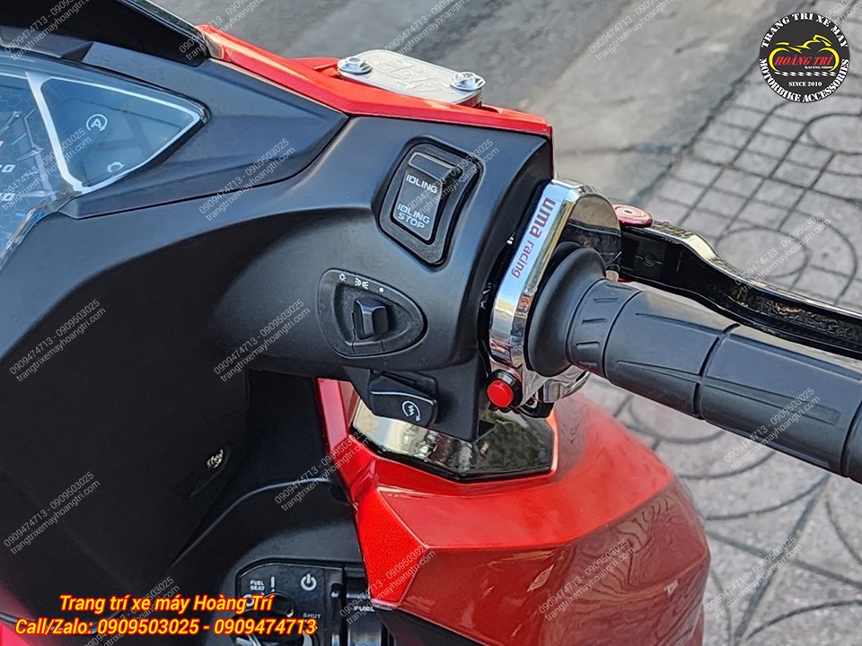 Điểm nhấn của cụm tăng tốc Uma Racing đó chính là có thêm nút nhấn trên cùm tay lái