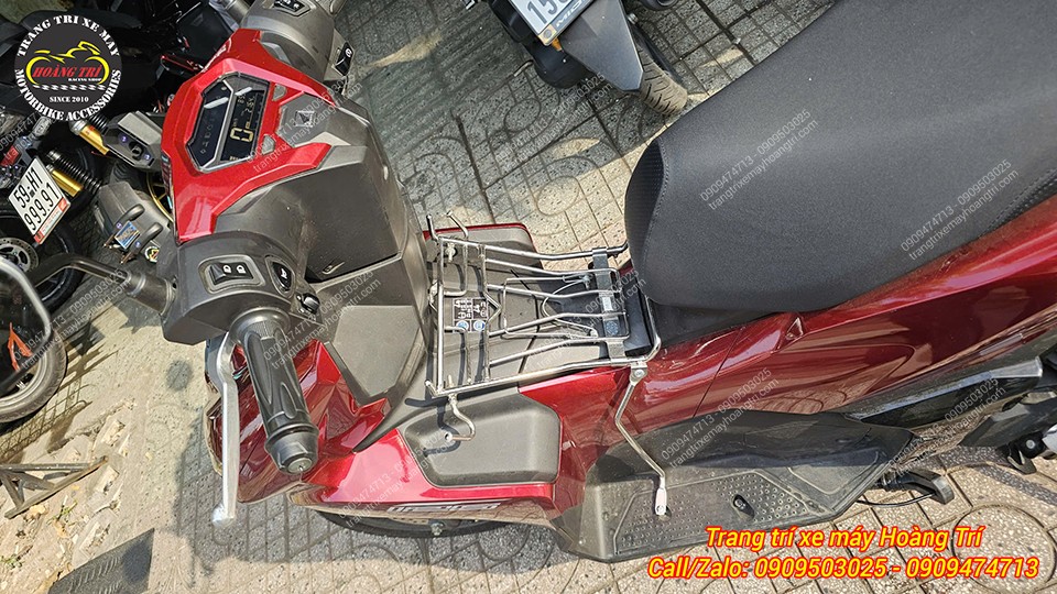 Tuy nhiên anh khách quyết định dán decal đổi màu để mang đến một trải nghiệm mới